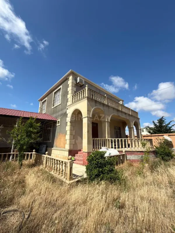 Satılır 5 otaqlı həyət evi 180 m²