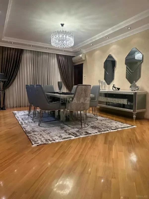 Satılır 4 otaqlı mənzil 220 m²