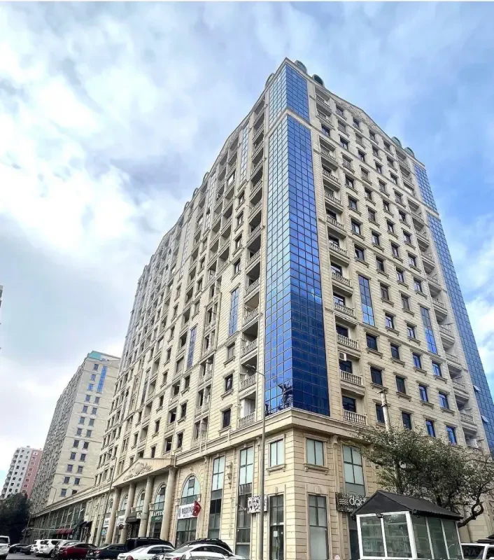 Satılır 3 otaqlı mənzil 142 m²