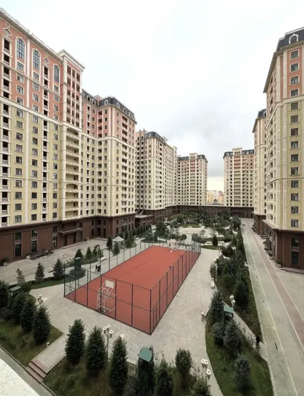 Satılır 4 otaqlı mənzil 166 m²