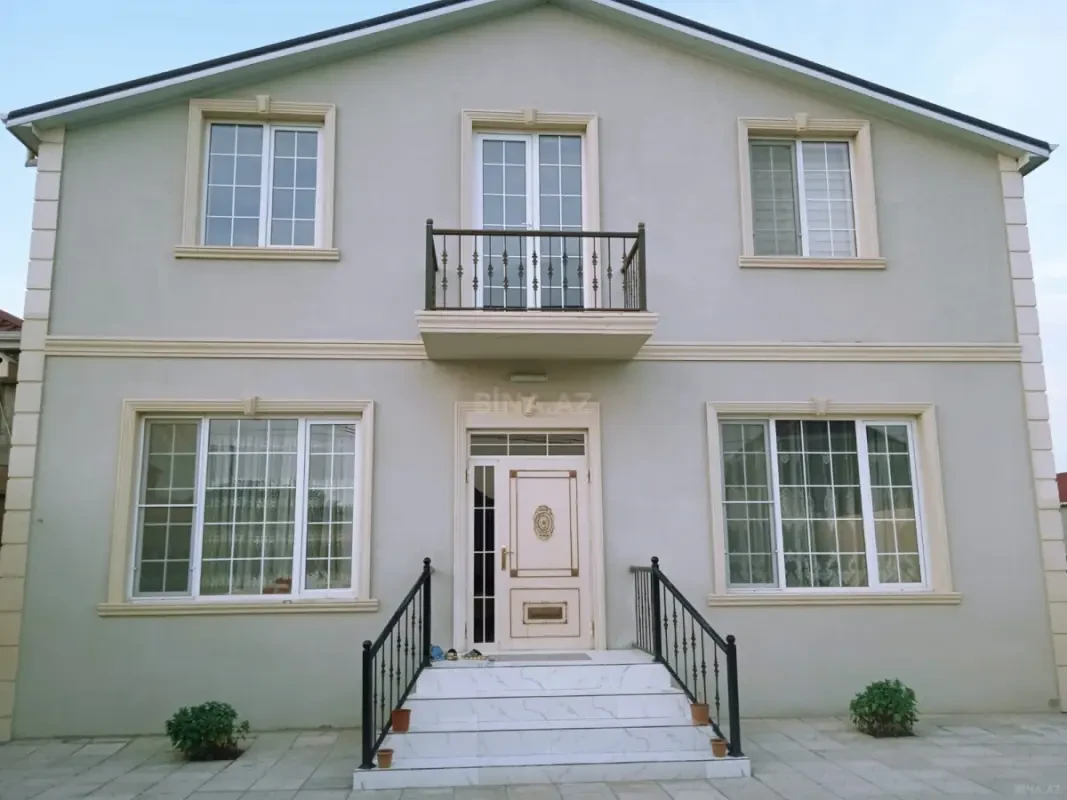 Satılır 5 otaqlı həyət evi 308 m²