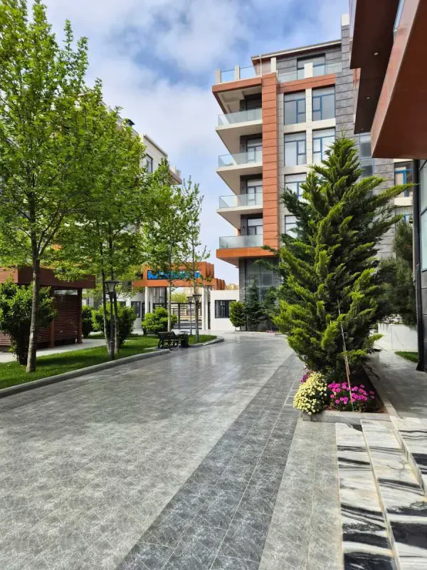 Satılır 2 otaqlı mənzil 67 m²