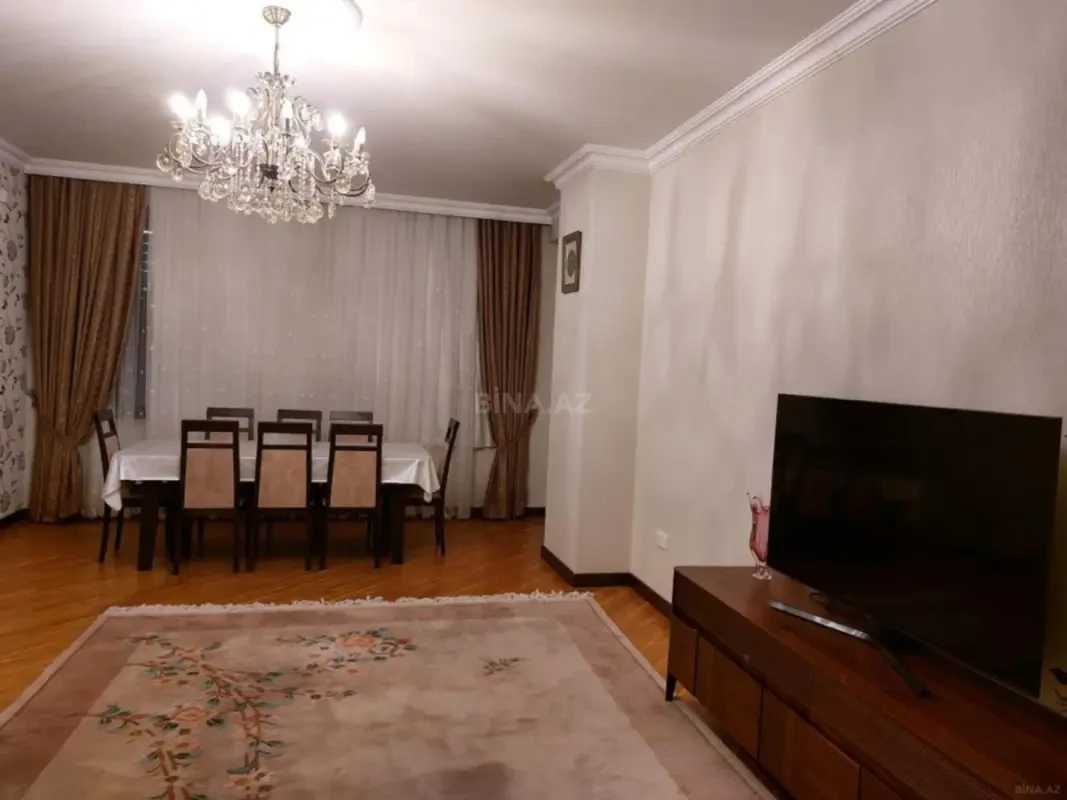Satılır 4 otaqlı mənzil 160 m²