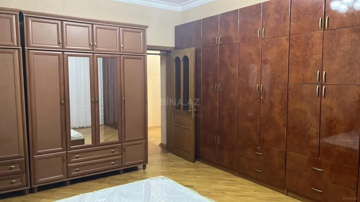 Kirayə verilir 3 otaqlı mənzil 134 m²