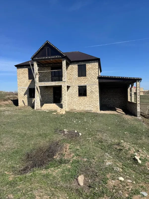 Satılır 5 otaqlı həyət evi 360 m²