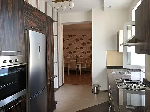 Kirayə verilir 4 otaqlı mənzil 180 m² — Bakı, Nizami 4 otaq 180.00 m²