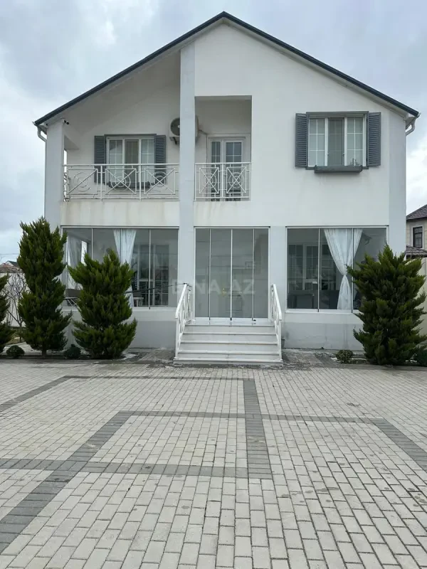 Satılır 6 otaqlı həyət evi 200 m²