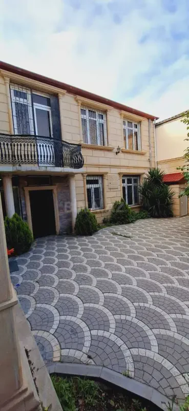 Satılır 6 otaqlı həyət evi 300 m²