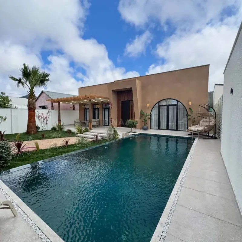 Satılır 5 otaqlı həyət evi 220 m²