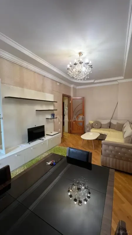 Kirayə verilir 2 otaqlı mənzil 70 m²