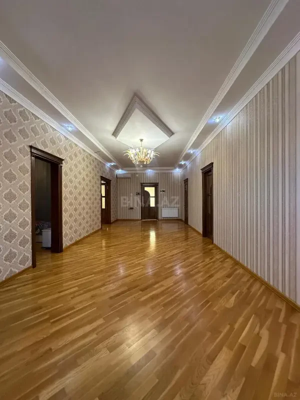 Satılır 9 otaqlı həyət evi 250 m²