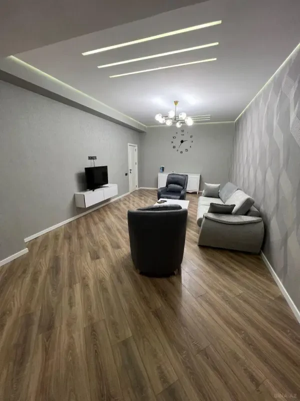 Kirayə verilir 2 otaqlı mənzil 100 m²