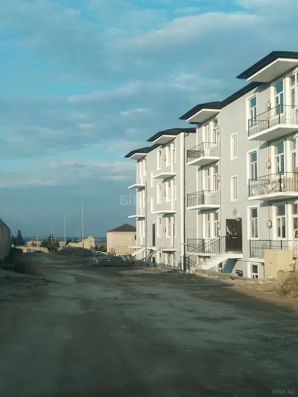 Satılır 7 otaqlı həyət evi 240 m²