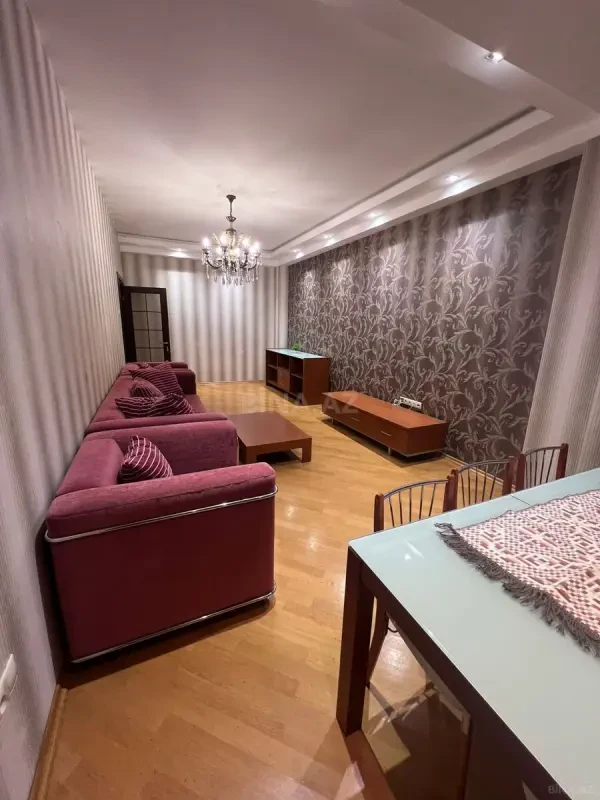 Kirayə verilir 2 otaqlı mənzil 100 m²