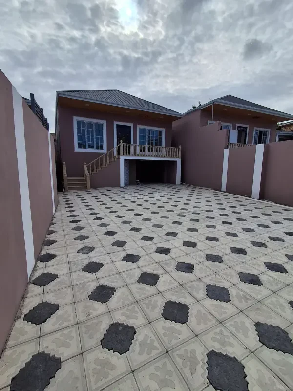Satılır 4 otaqlı həyət evi 100 m²