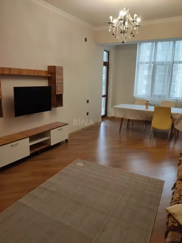 Kirayə verilir 3 otaqlı mənzil 117 m²