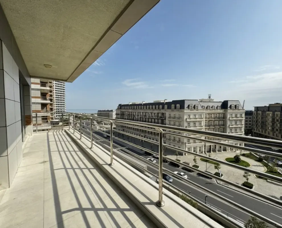 Satılır 5 otaqlı mənzil 244.7 m²