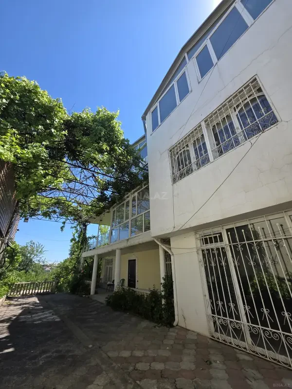 Satılır 7 otaqlı həyət evi 500 m²