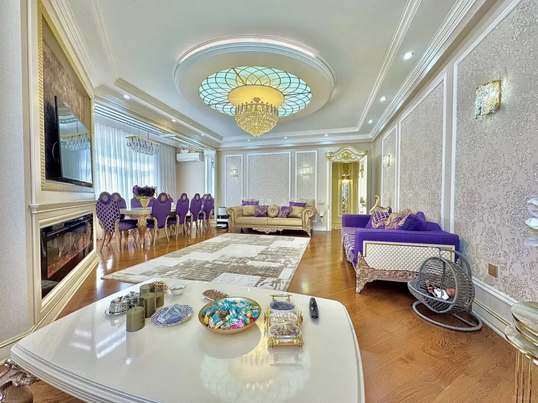 Satılır 4 otaqlı mənzil 220 m²