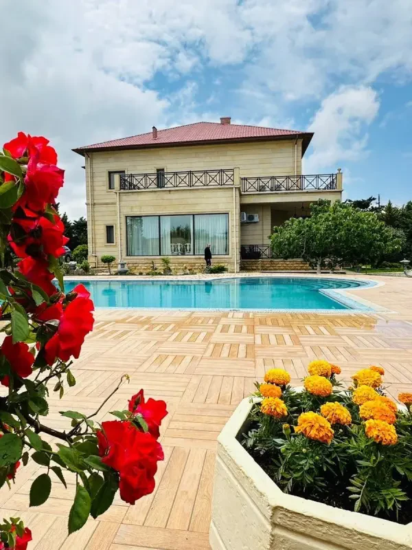 Kirayə verilir 6 otaqlı həyət evi 500 m²