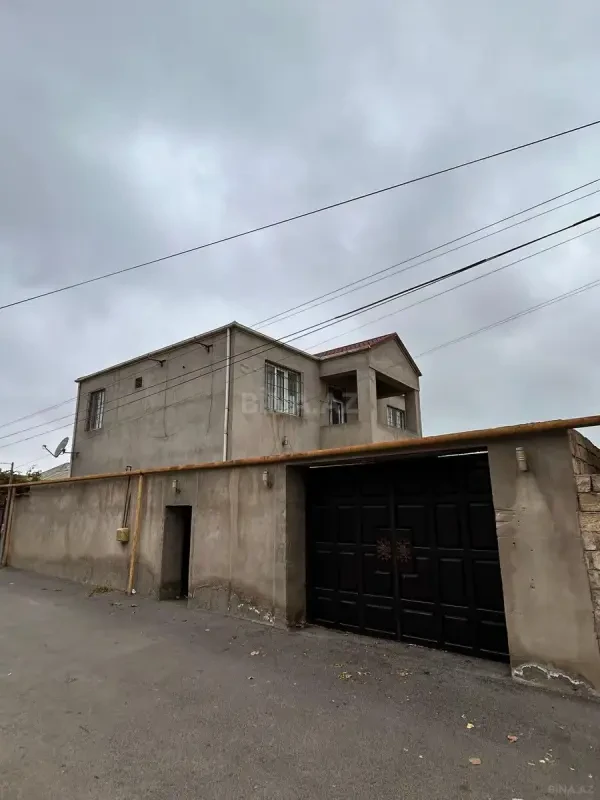 Satılır 6 otaqlı həyət evi 232 m²