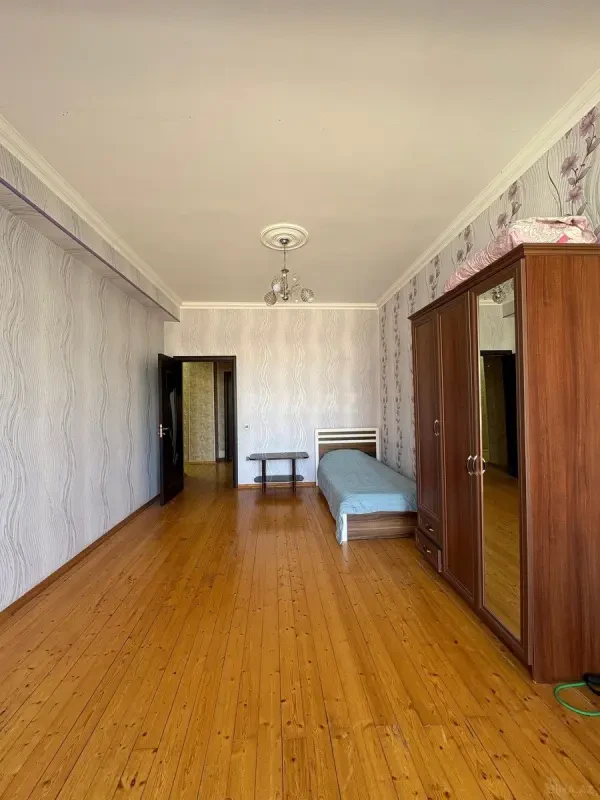 Kirayə verilir 3 otaqlı mənzil 150 m²