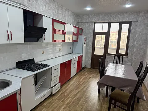 Kirayə verilir 3 otaqlı mənzil 100 m² — Bakı, İnşaatçılar 3 otaq 100.00 m²