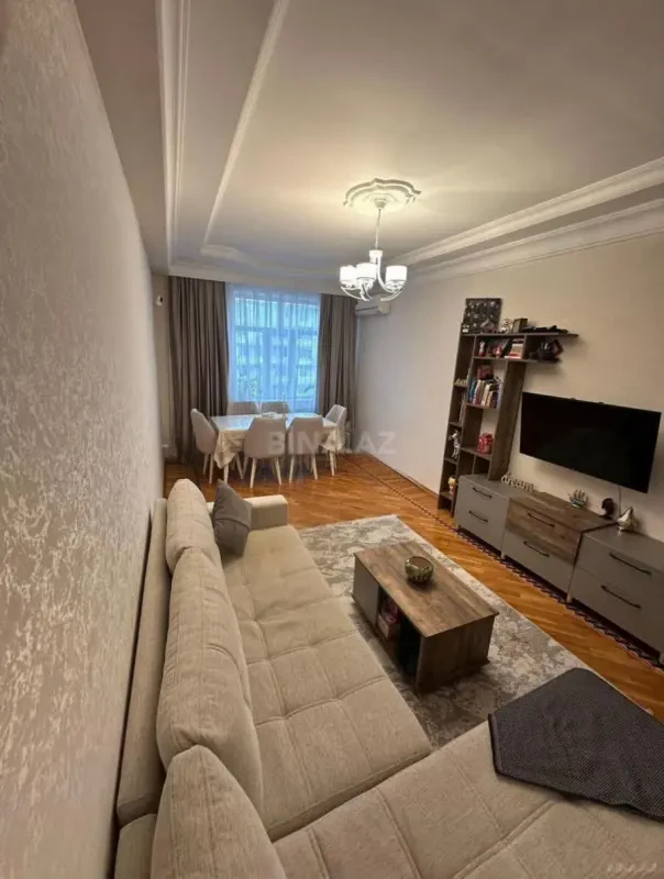 Satılır 2 otaqlı mənzil 82 m²