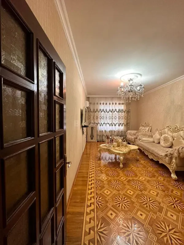 Satılır 5 otaqlı mənzil 110 m²