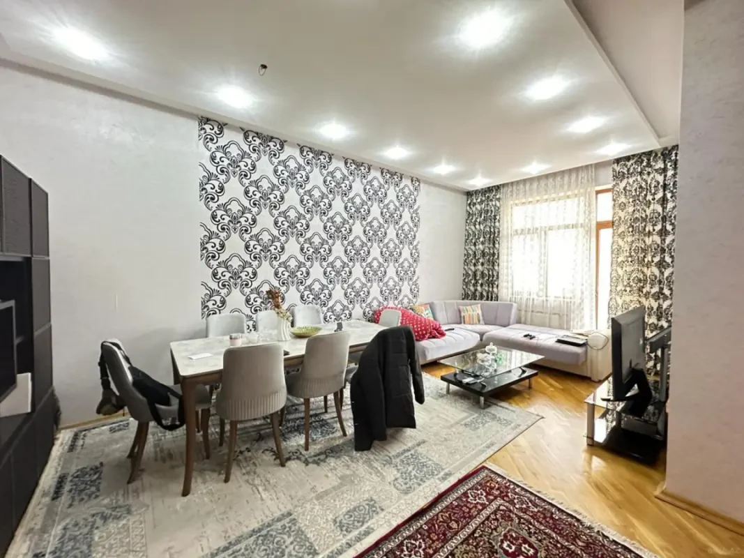 Kirayə verilir 3 otaqlı mənzil 130 m²