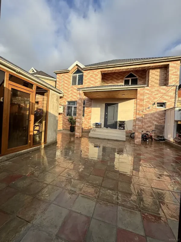 Satılır 6 otaqlı həyət evi 200 m²