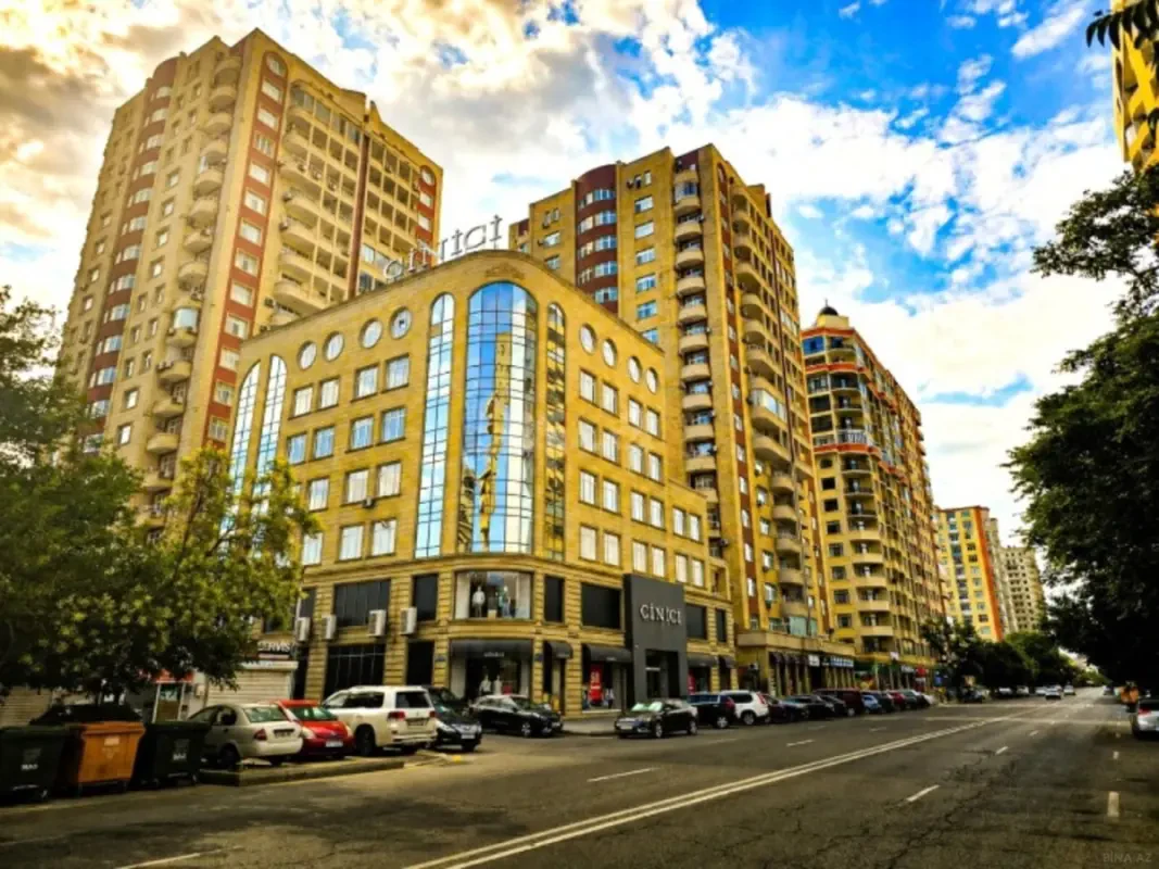 Satılır 3 otaqlı mənzil 150 m²