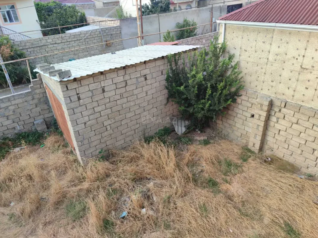 Satılır 10 otaqlı həyət evi 450 m²