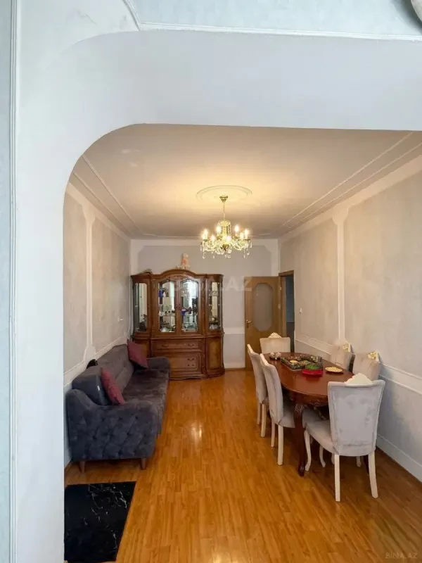Satılır 4 otaqlı mənzil 110 m²