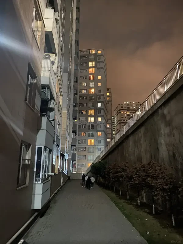 Kirayə verilir 2 otaqlı mənzil 80 m²