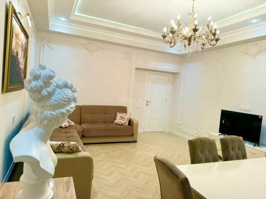 Kirayə verilir 2 otaqlı mənzil 90 m²