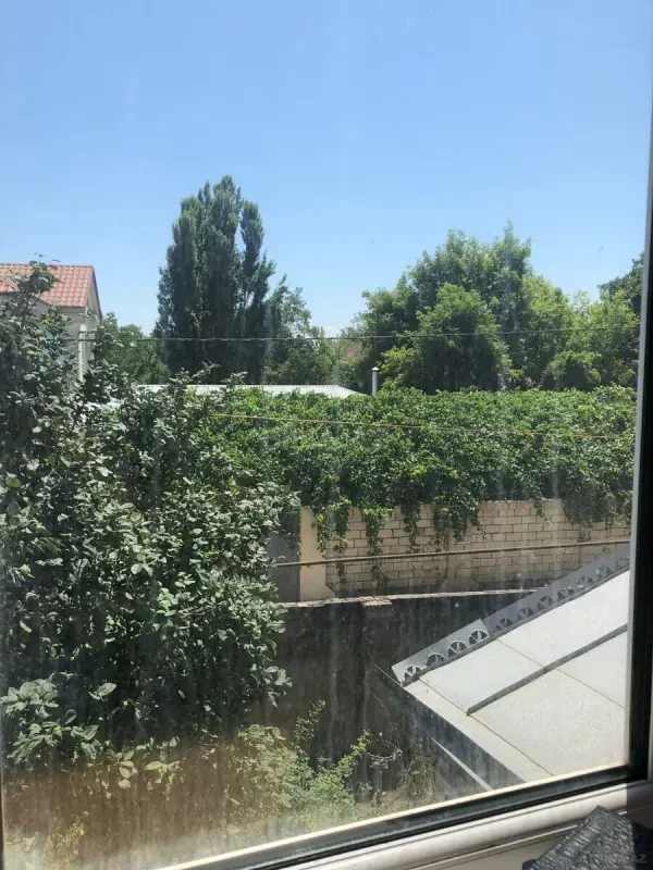 Satılır 6 otaqlı həyət evi 200 m²