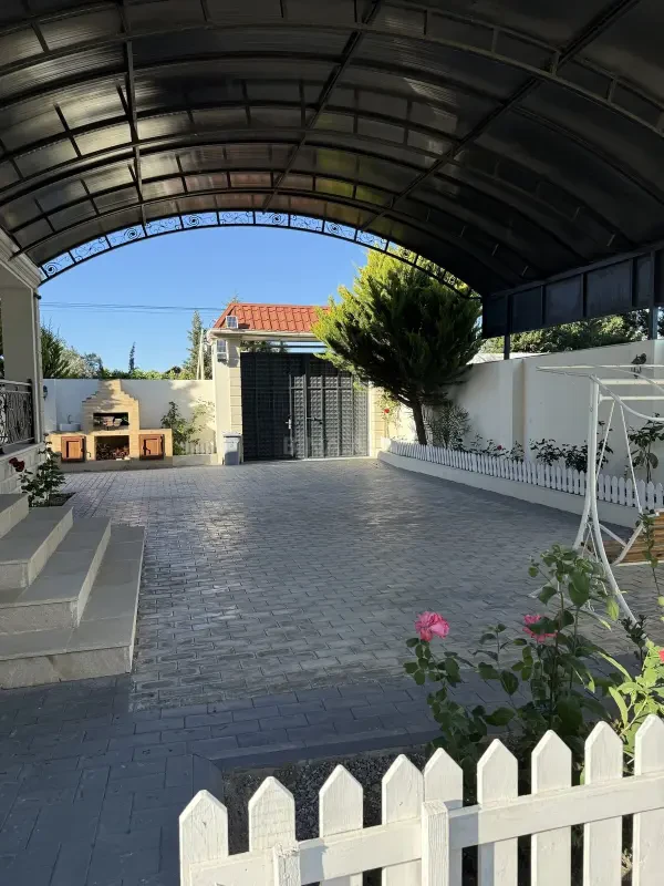 Satılır 4 otaqlı həyət evi 168 m²