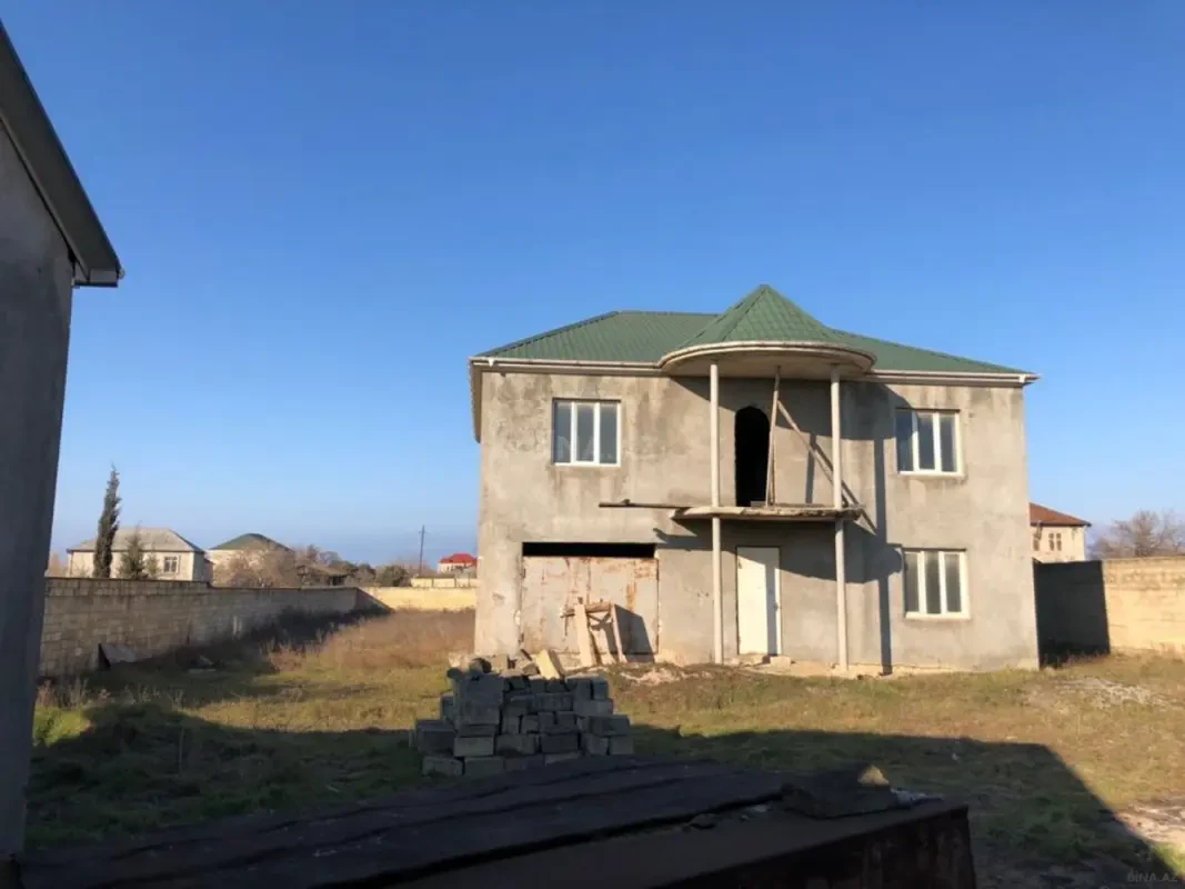 Satılır 8 otaqlı həyət evi 288 m²