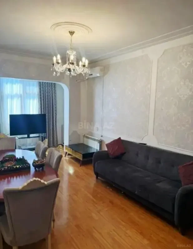 Satılır 4 otaqlı mənzil 110 m²