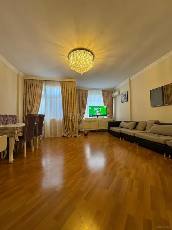 Satılır 3 otaqlı mənzil 130 m²