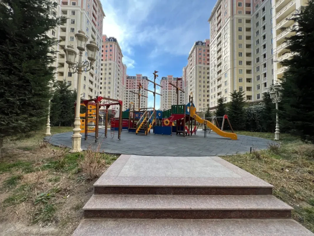 Satılır 2 otaqlı mənzil 68 m²