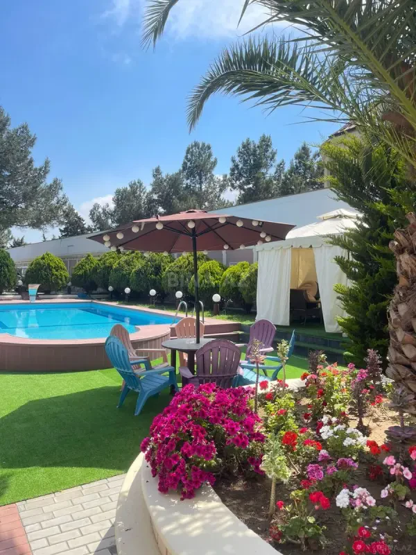 Kirayə verilir 15 otaqlı həyət evi 600 m²