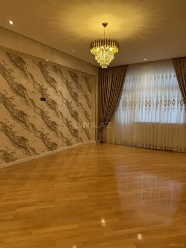 Satılır 3 otaqlı mənzil 122 m²