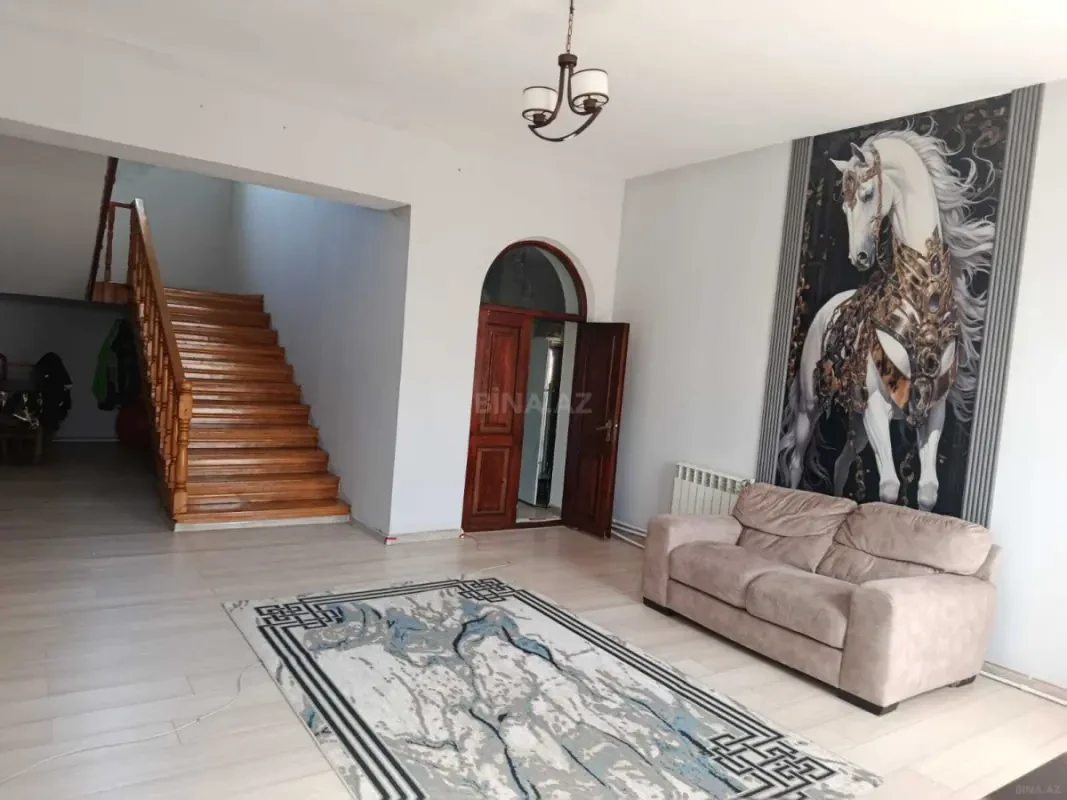 Satılır 6 otaqlı həyət evi 195 m²