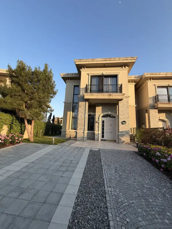 Satılır 4 otaqlı həyət evi 200 m²