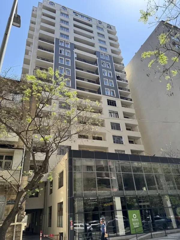 Satılır 2 otaqlı mənzil 66 m²