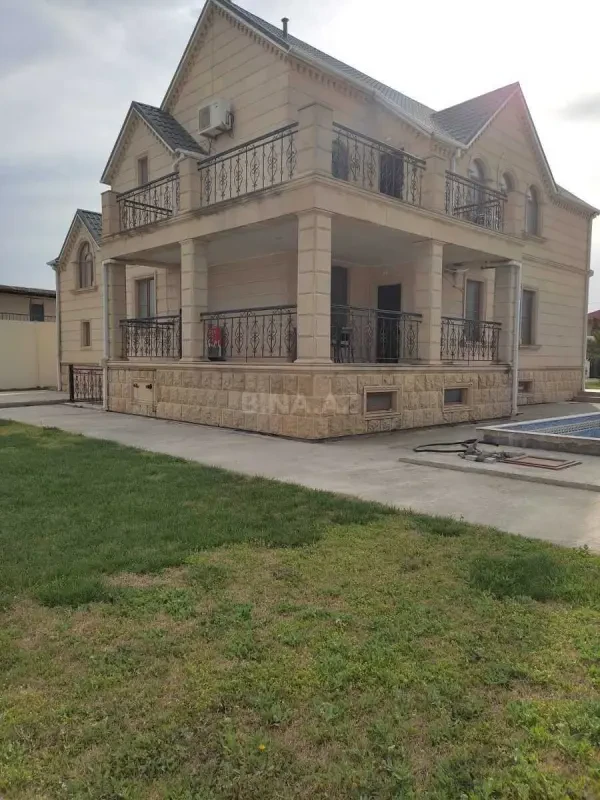 Kirayə verilir 6 otaqlı həyət evi 250 m²