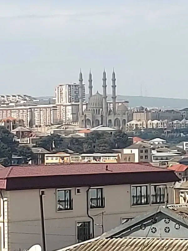 Satılır 6 otaqlı həyət evi 300 m²