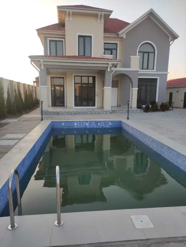 Satılır 7 otaqlı həyət evi 300 m²